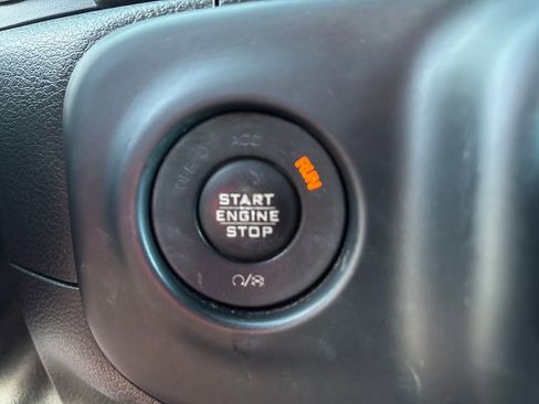 Used 2018 Jeep Wrangler Unlimited Sahara image 28