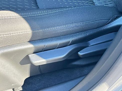 Used 2025 Chevrolet Equinox LT image 23