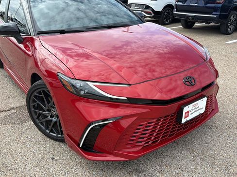 Used 2025 Toyota Camry Hybrid FWD image 8