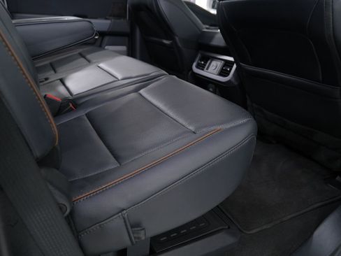 Used 2025 Ford F550 4x4 Crew Cab Super Duty image 43