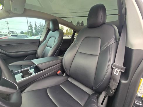 Used 2021 Tesla Model Y Long Range AWD/4WD image 22