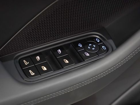 Certified 2025 Porsche Panamera 4 AWD/4WD image 23