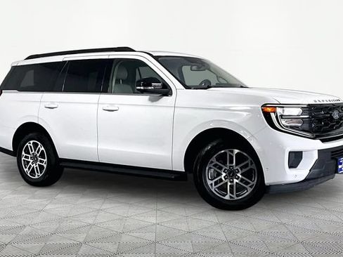 Used 2025 Ford Expedition Active AWD/4WD image 1