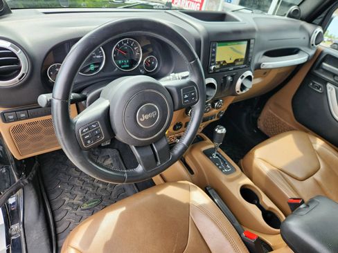Used 2013 Jeep Wrangler Rubicon w/ Dual Top Group AWD/4WD image 15