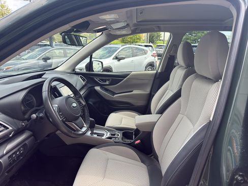 Used 2023 Subaru Forester Premium AWD/4WD image 9