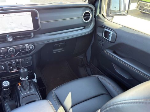 Used 2024 Jeep Wrangler Unlimited Sahara image 31