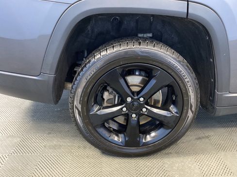 Used 2021 Jeep Grand Cherokee L Laredo image 36