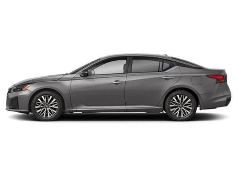Used 2025 Nissan Altima 2.5 SV w/ SV Special Edition Package FWD image 3