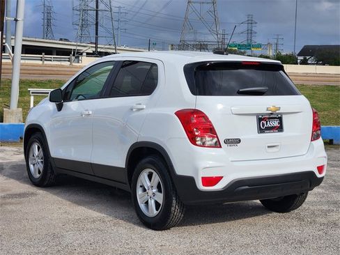 Used 2022 Chevrolet Trax LS w/ Tint and Cruise Package image 5