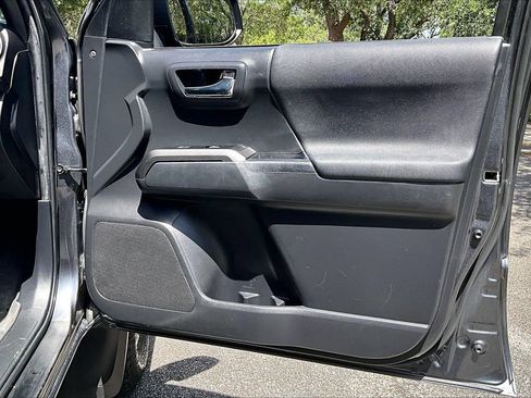 Used 2022 Toyota Tacoma TRD Sport AWD/4WD image 28