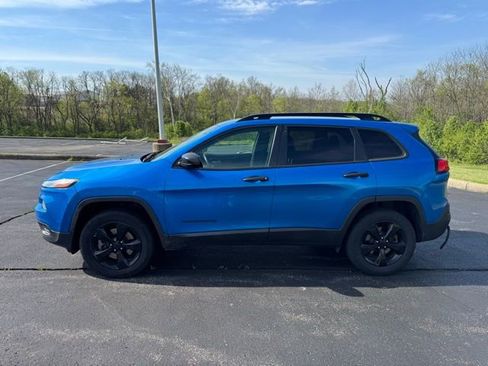 Used 2017 Jeep Cherokee Altitude image 6
