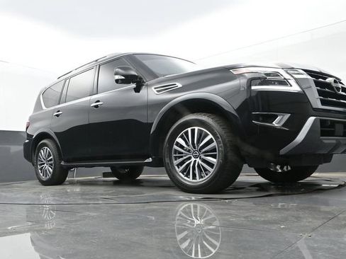 Used 2024 Nissan Armada SL w/ Captain's Chairs Package AWD/4WD image 9