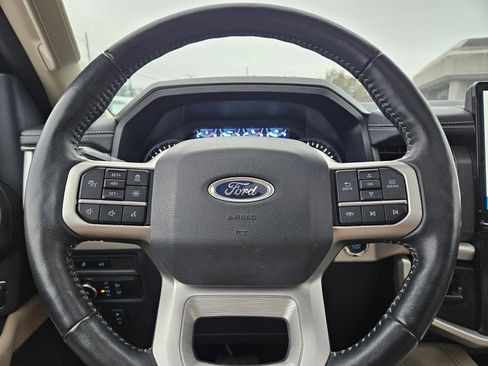 Used 2023 Ford Expedition XLT image 12