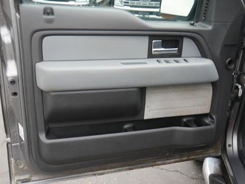 Used 2013 Ford F150 XLT w/ XLT Chrome Pkg image 12