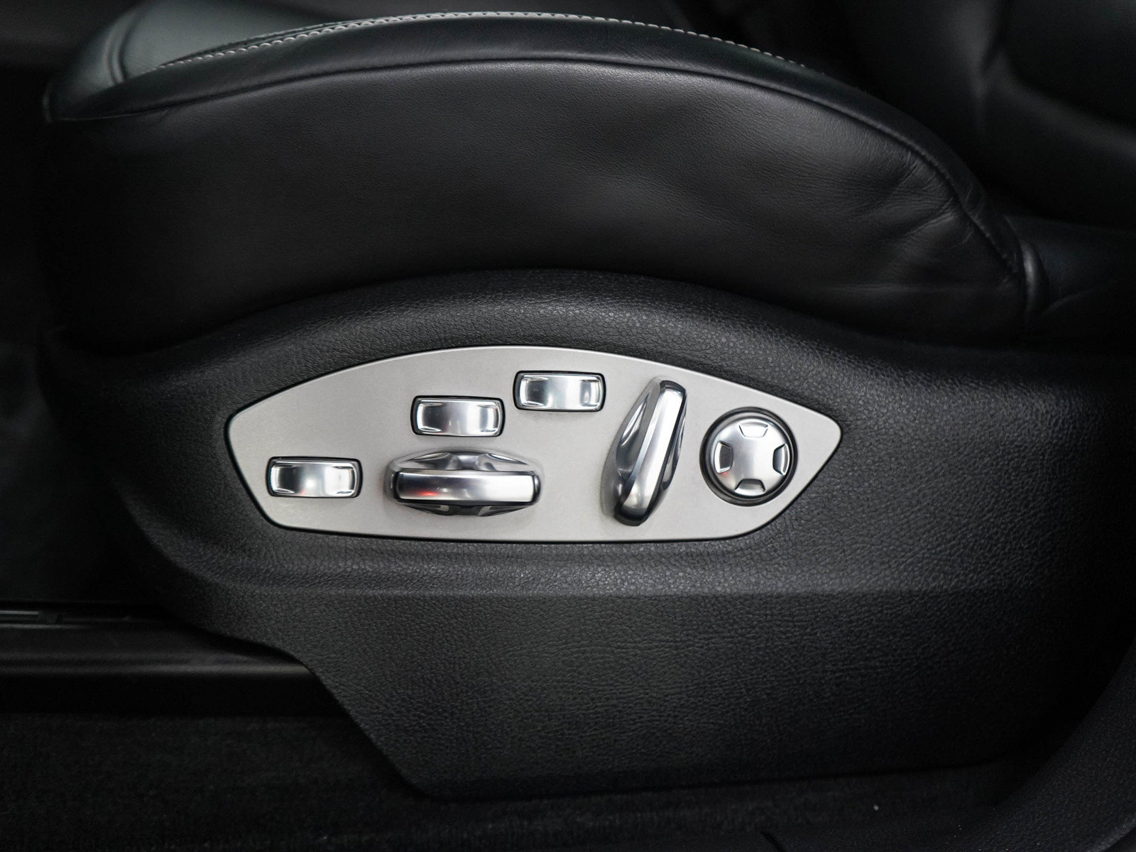 Used 2023 Porsche Macan GTS AWD/4WD image 29