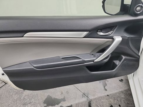 Used 2016 Honda Civic Touring image 13