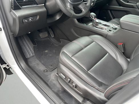 Used 2023 Chevrolet Traverse RS image 25