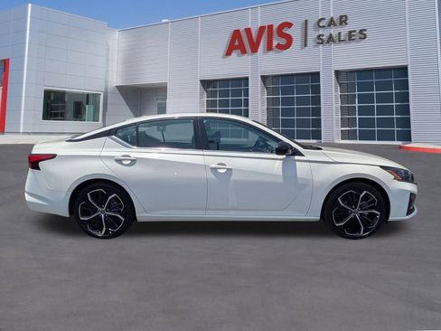 Used 2025 Nissan Altima 2.5 SR FWD image 5