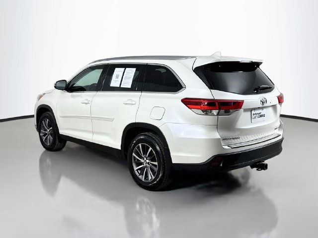 Used 2019 Toyota Highlander XLE AWD/4WD image 11