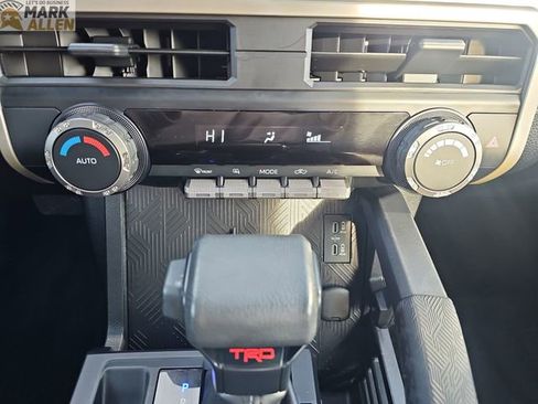 Used 2025 Toyota Tacoma TRD Off-Road AWD/4WD image 17