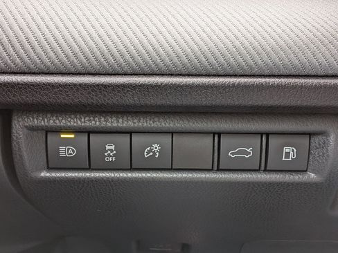 Used 2025 Toyota Camry SE w/ Convenience Package image 17