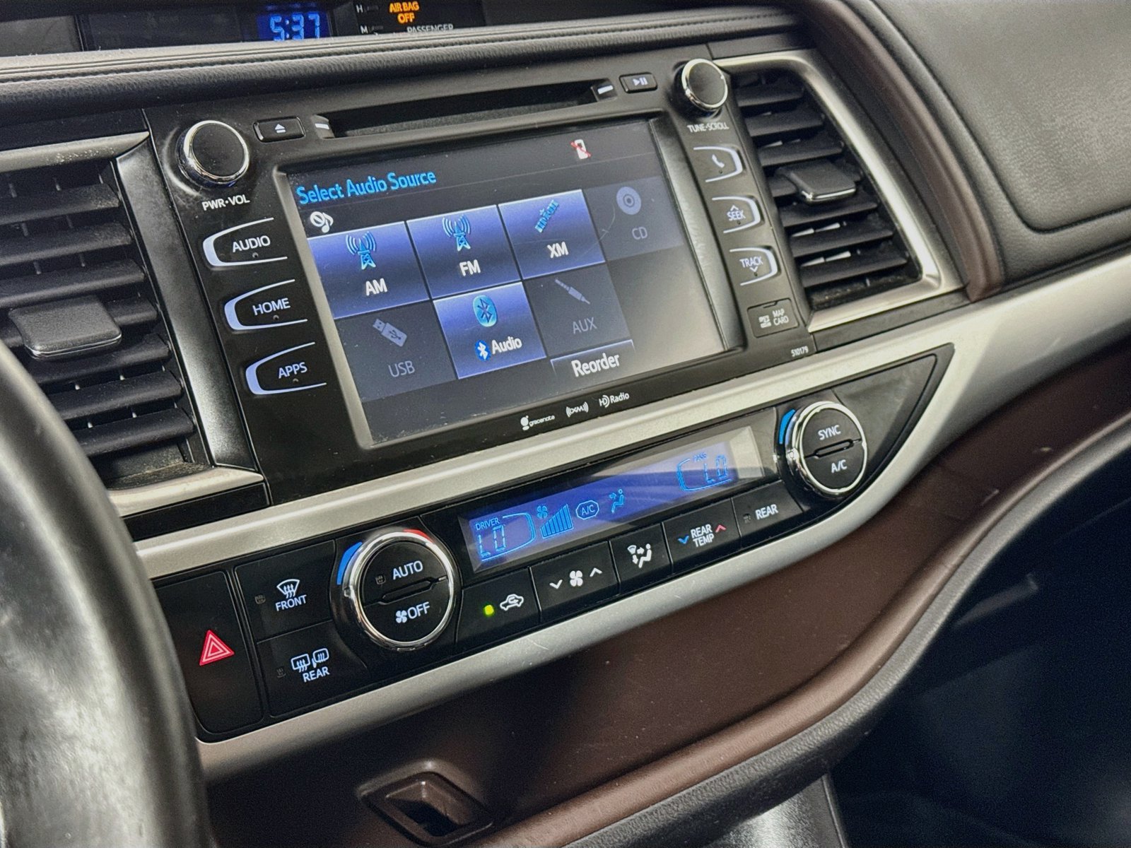 Used 2017 Toyota Highlander XLE AWD/4WD image 10