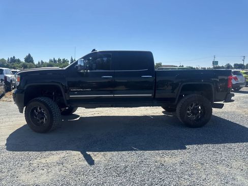 Used 2016 GMC Sierra 2500 Denali w/ Duramax Plus Package AWD/4WD image 8
