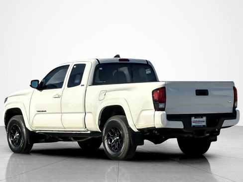 Certified 2022 Toyota Tacoma SR5 AWD/4WD image 3
