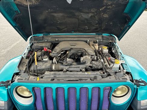 Used 2020 Jeep Wrangler Unlimited Sahara image 28