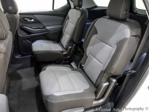 Used 2018 Chevrolet Traverse LT image 16