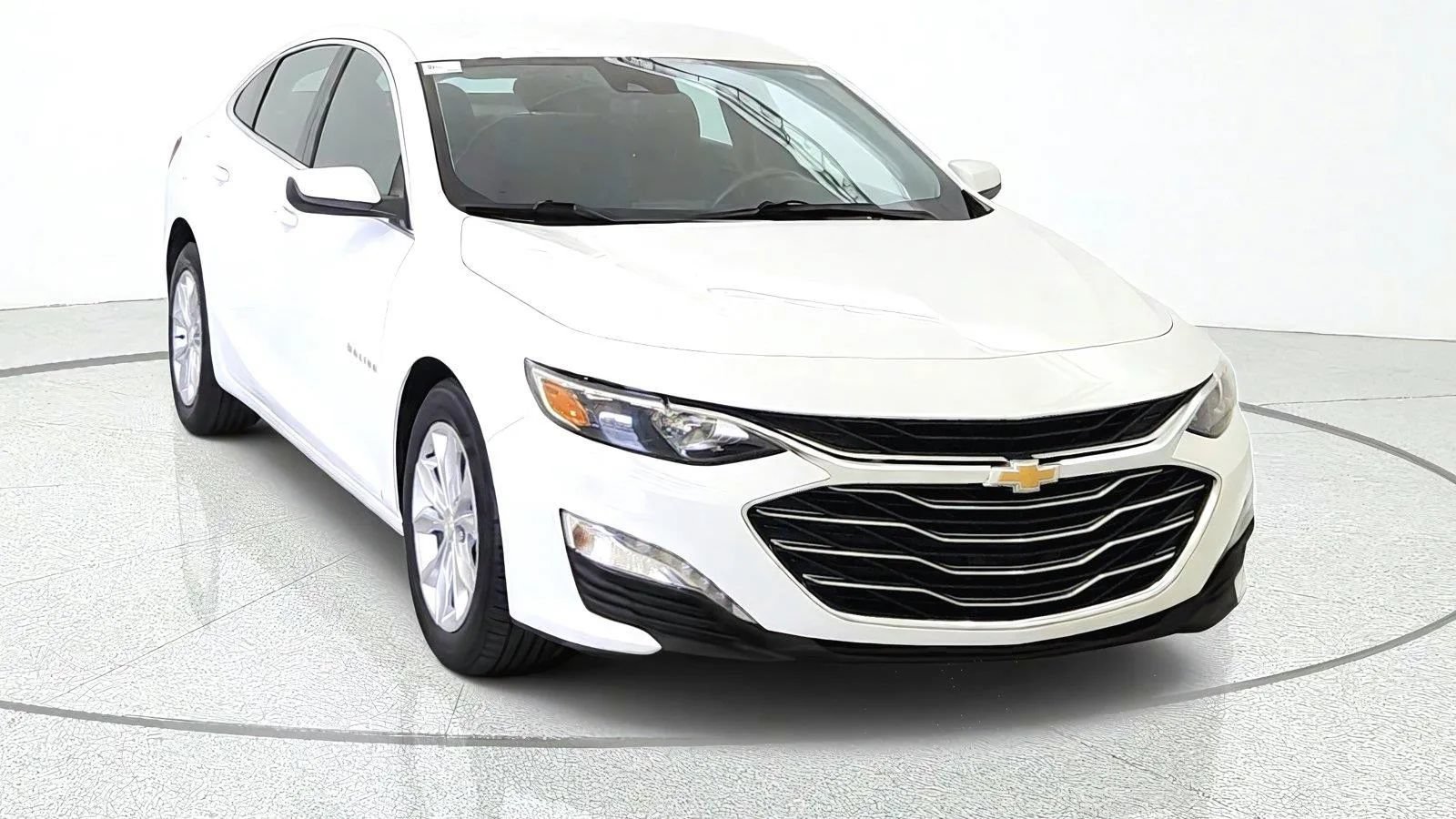 Used 2024 Chevrolet Malibu LT FWD image 2
