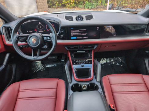 Used 2024 Porsche Cayenne Coupe image 19