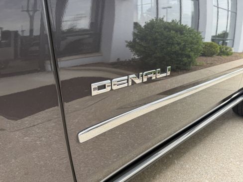 Used 2016 GMC Yukon Denali w/ Open Road Package AWD/4WD image 16