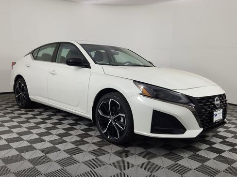 New 2025 Nissan Altima 2.5 SR w/ SR Premium Package AWD/4WD image 7
