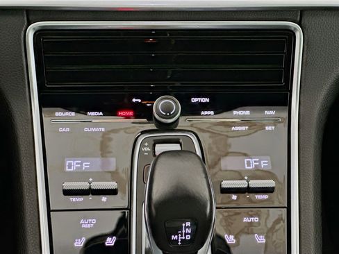 Used 2023 Porsche Panamera 4 Platinum Edition image 13