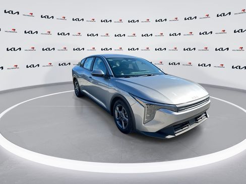Certified 2025 Kia K4 FWD image 2