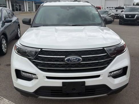 Used 2022 Ford Explorer XLT w/ Equipment Group 202A image 2