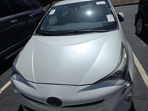 Used 2016 Toyota Prius Three Touring FWD image 2