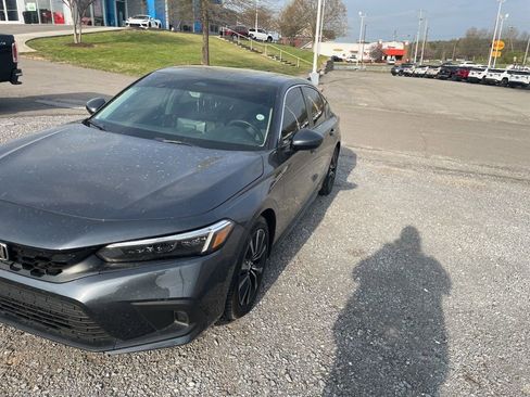 Used 2024 Honda Civic EX-L image 2