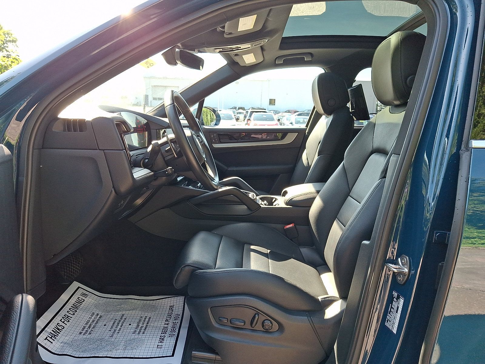Used 2024 Porsche Cayenne AWD/4WD image 16