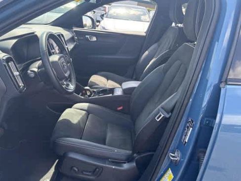 Used 2023 Volvo XC40 Recharge Ultimate AWD/4WD image 2