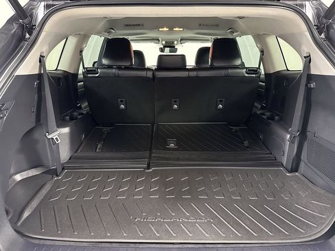 Used 2021 Toyota Highlander XLE image 24