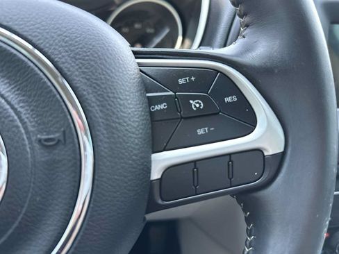 Used 2019 Jeep Compass Latitude FWD image 27
