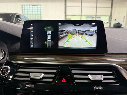 Used 2018 BMW 530e xDrive image 17