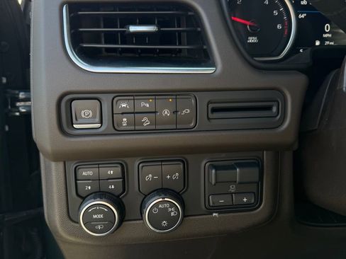 Used 2021 Chevrolet Tahoe Z71 w/ Z71 Off-Road Package image 16