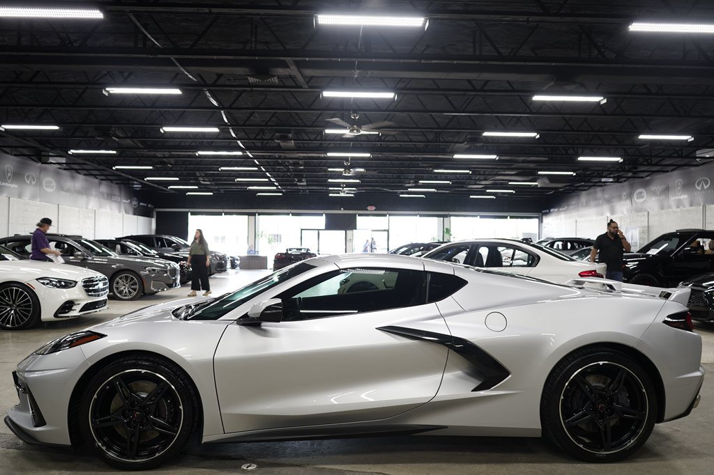 Used 2020 Chevrolet Corvette Stingray Coupe w/ Z51 Performance Package RWD image 2