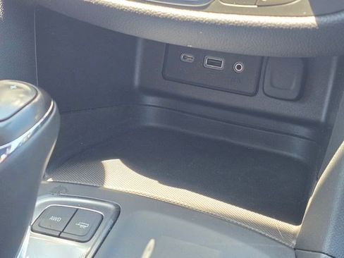 Used 2019 Chevrolet Equinox LT AWD/4WD image 32