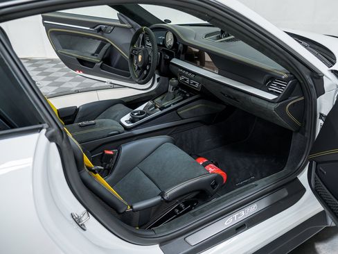 Certified 2025 Porsche 911 GT3 RS image 31