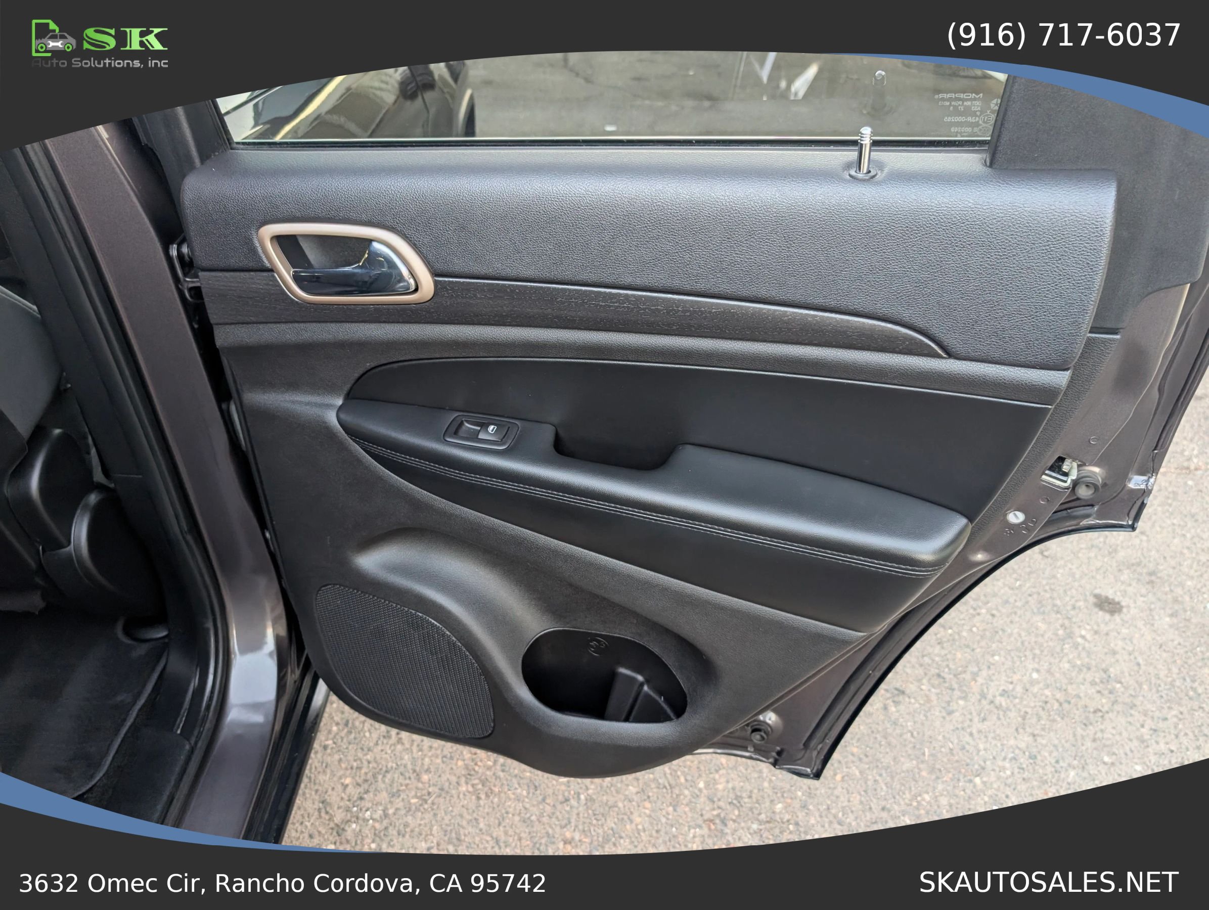 Used 2015 Jeep Grand Cherokee Laredo w/ Quick Order Package 23E AWD/4WD image 40