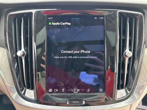 Used 2024 Volvo S60 B5 Plus image 35